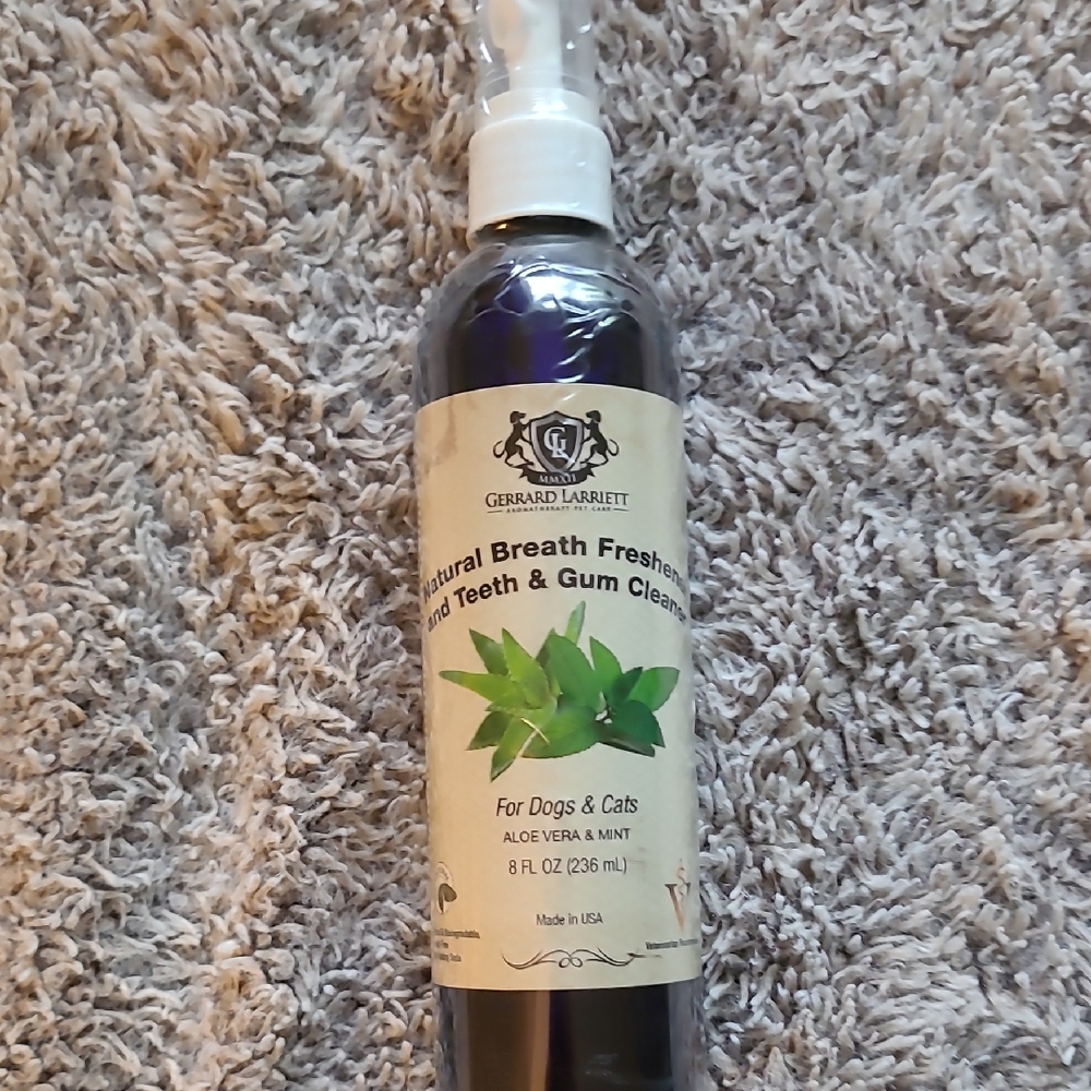 Natural Breath Freshener for Dogs & Cats - Black